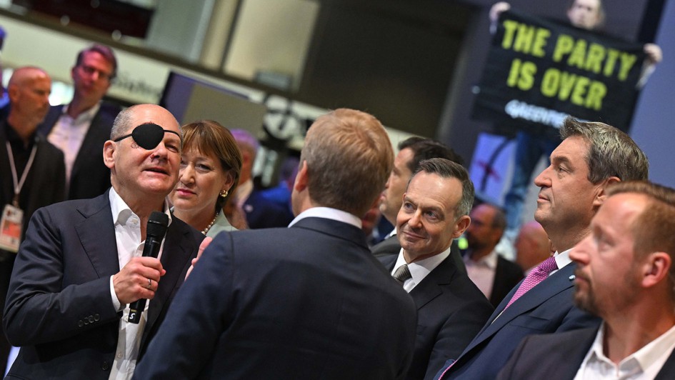 Olaf Scholz, Volker Wissing und Markus Söder beim IAA-Rundgang