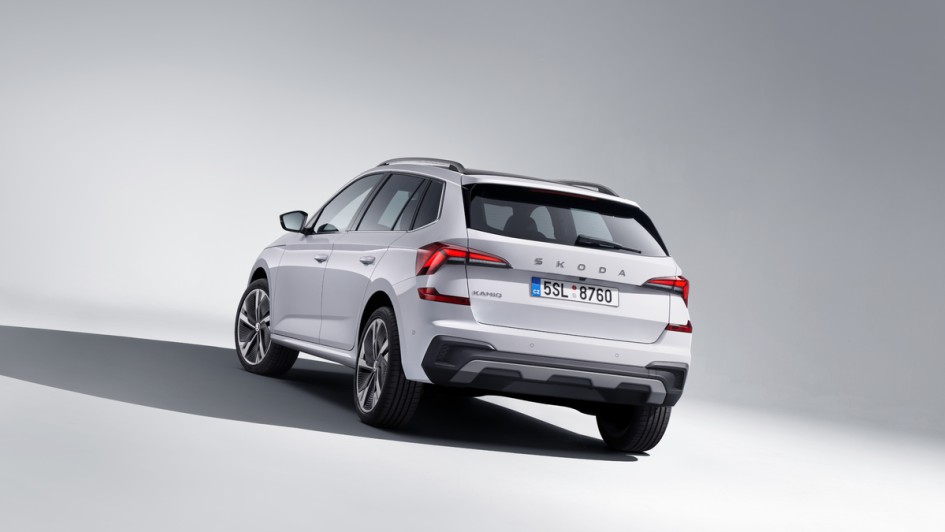 Skoda Kamiq schraeg in weiß i Fotostudio