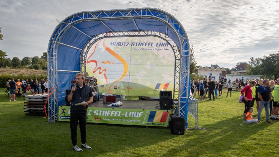 Moderiert wird der ALD und Leaseplan Run For Charity von Radiomoderator Torte vom DAB-Sender 80s80s