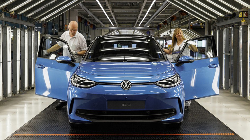 VW-Produktion in der Gläsernen Manufaktur in Dresden
