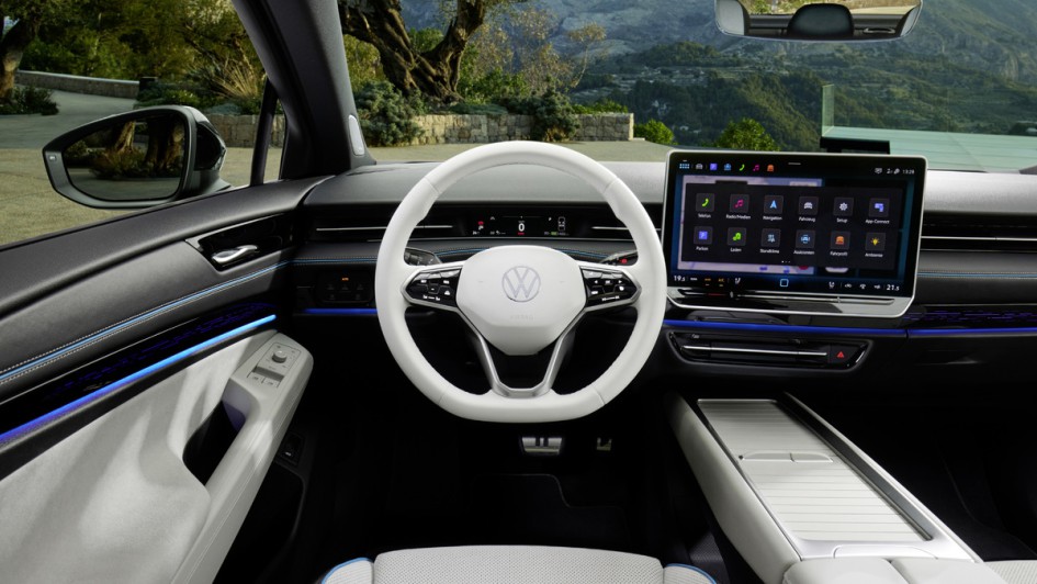 VW ID.7 Cockpitaufnahme mit Lenkrad und Infotainmentsystem