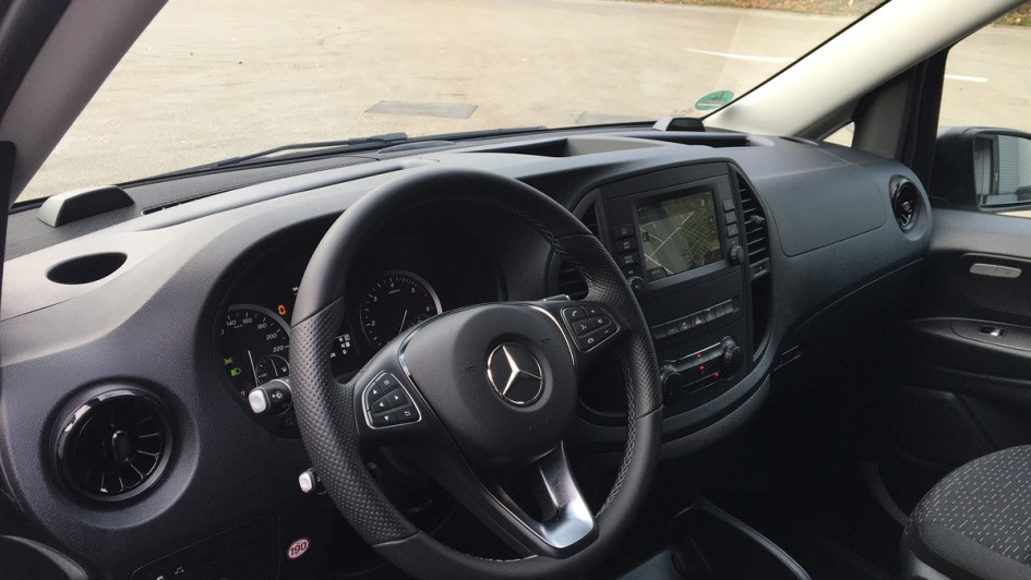 VW Transporter vs. Mercedes Vito Test (2023)