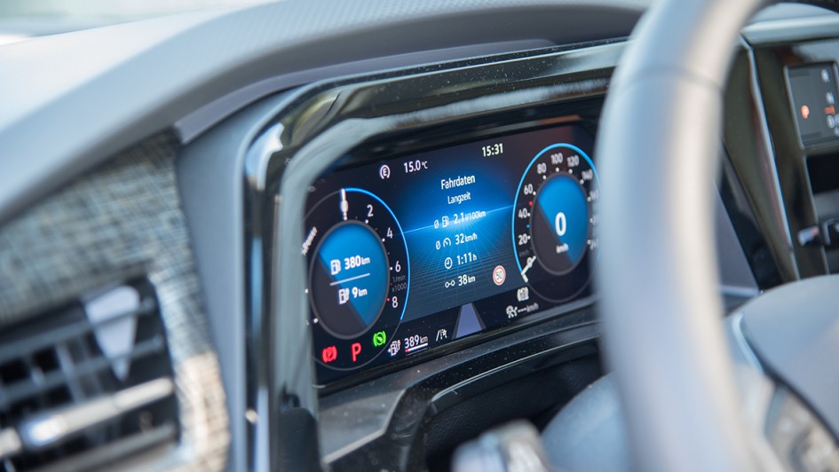 Das Digitalcockpit zeigt alle nötigen Infos an und ist eher Geschmackssache.