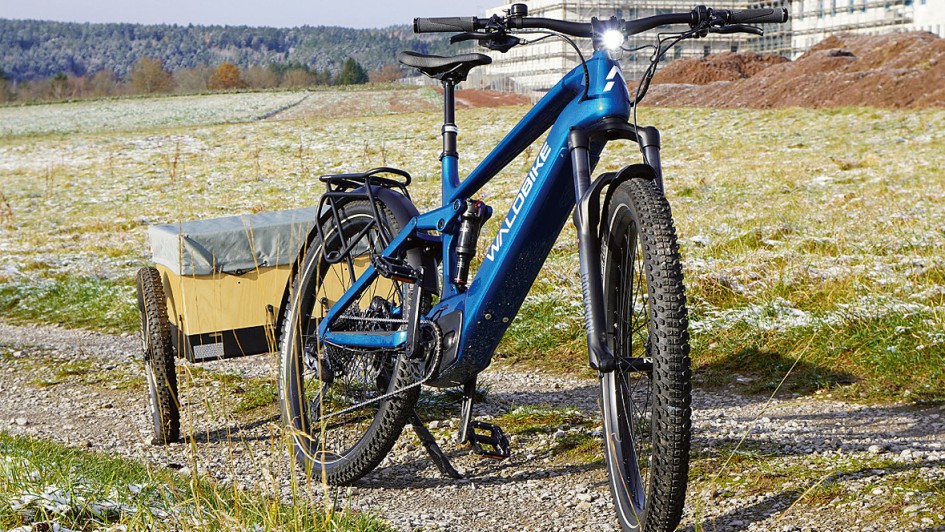 Quercus SUV nennt sich das Topmodell von Waldbike, der zertifizierte Anhänger stammt von der Marke Hinterher.