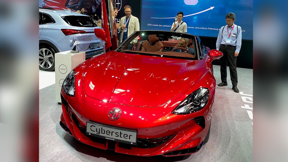 Der MG Cyberster steht auf der IAA 2023